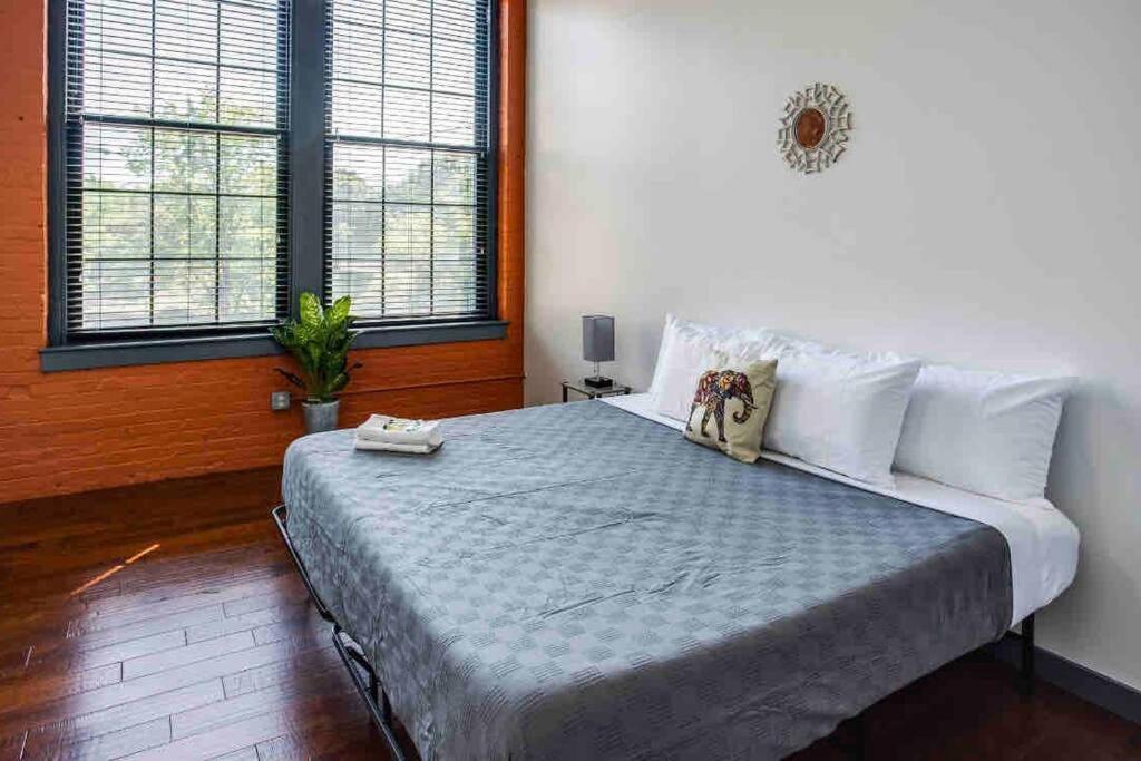 Ny Style Centric Loft With King Bed By Park Av. Appartement Rochester Buitenkant foto